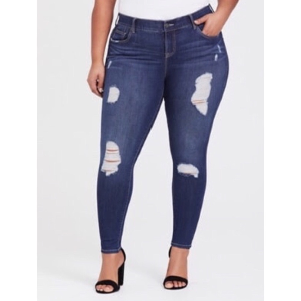 Torrid 20R Distressed Bombshell Skinny Jean